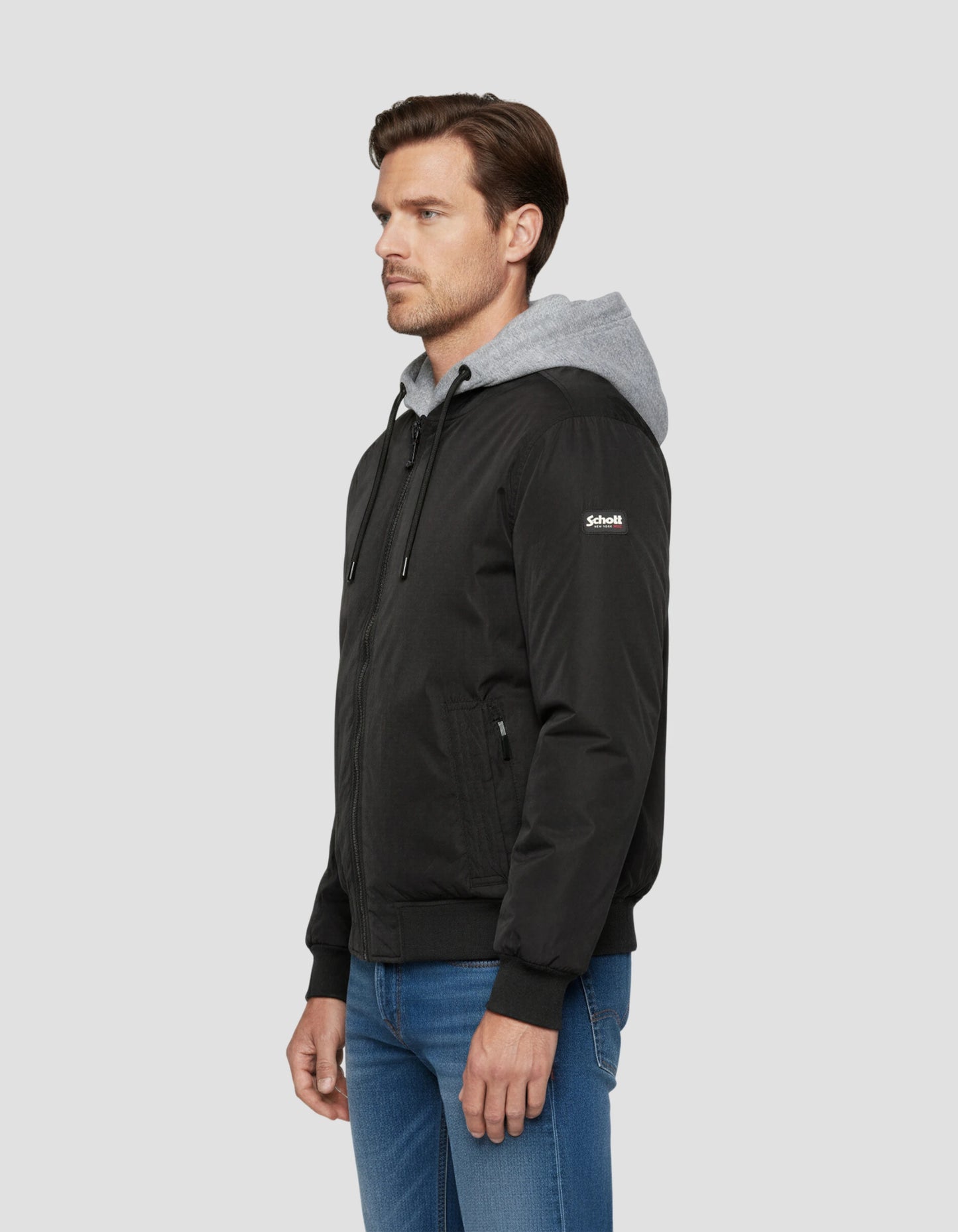 Chaqueta negra con capucha con Plastron extraíble