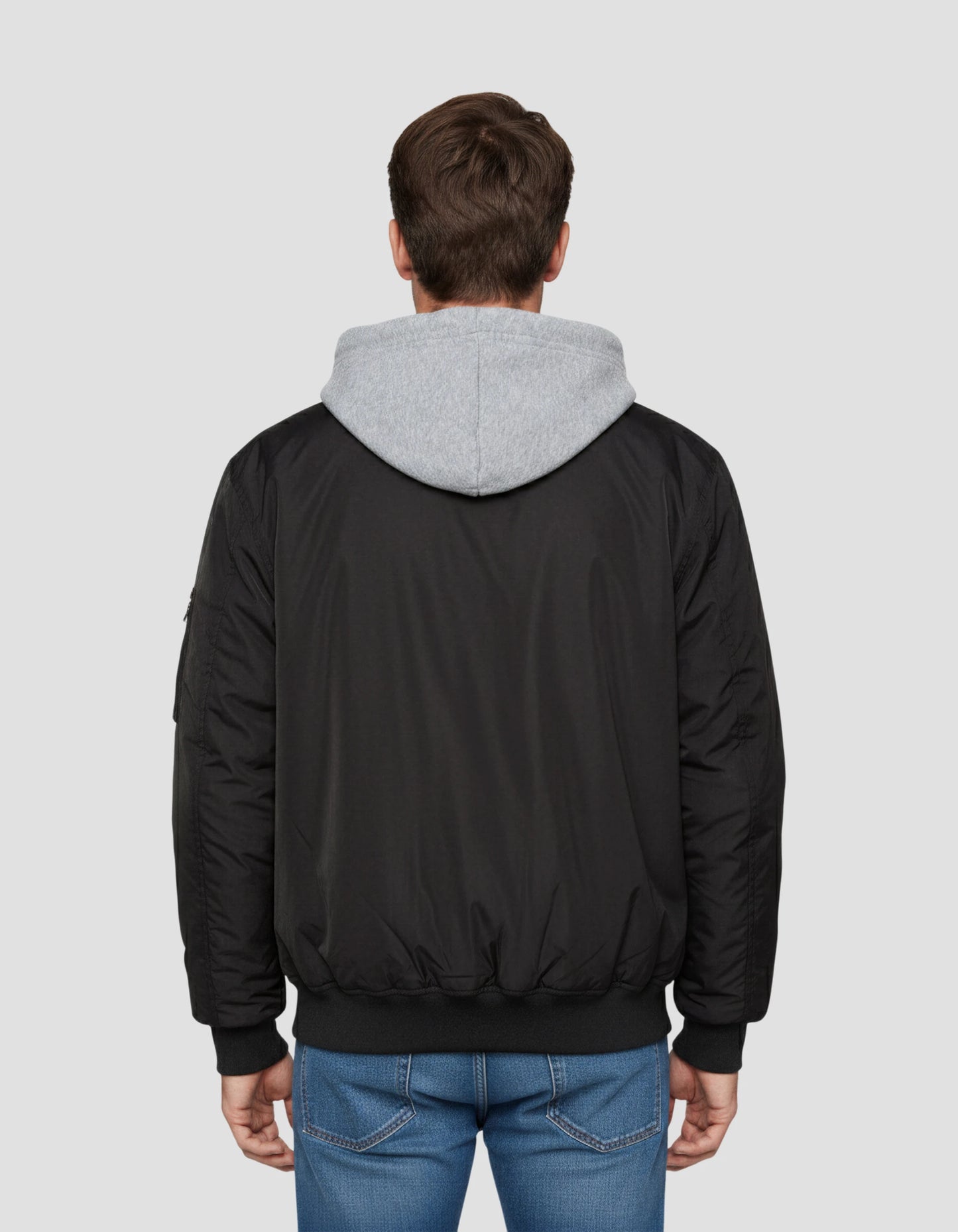 Chaqueta negra con capucha con Plastron extraíble