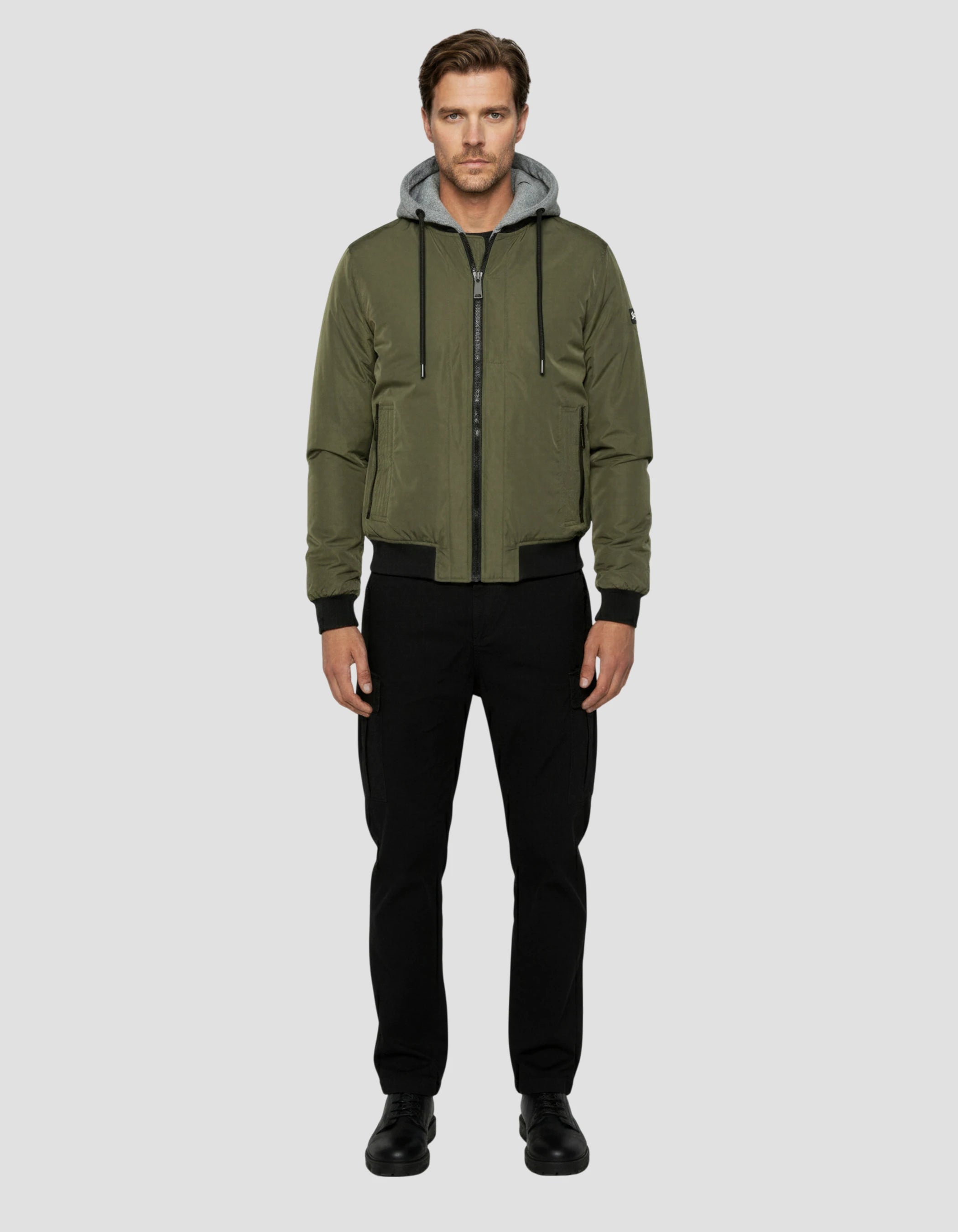 Chaqueta de color caqui con capucha con plastron extraíble-1