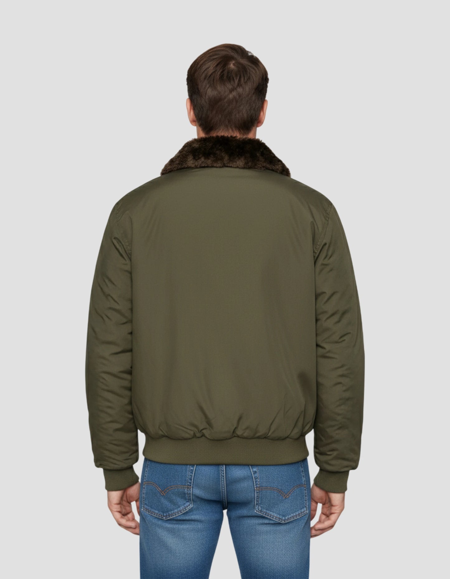 Chaqueta de color caqui con cuello de piel sintética extraíble