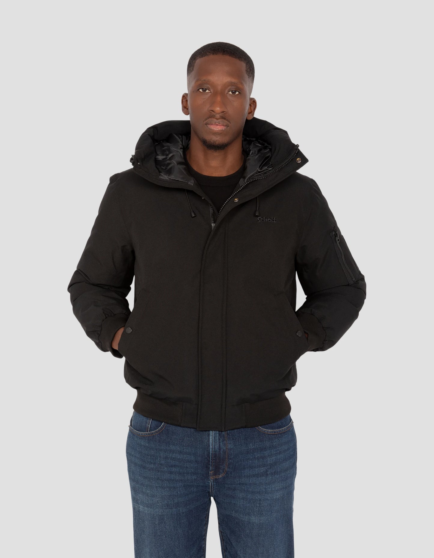 Chaqueta con capucha negra