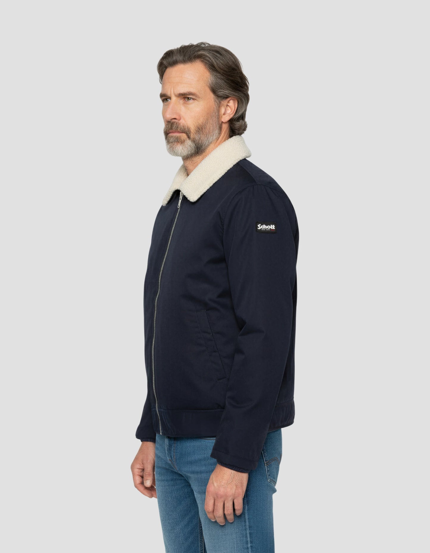 Chaqueta azul marino con cuello sherpa extraíble